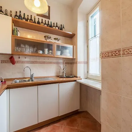 Domus Aurea & Colosseo Sweet Flat Apartment