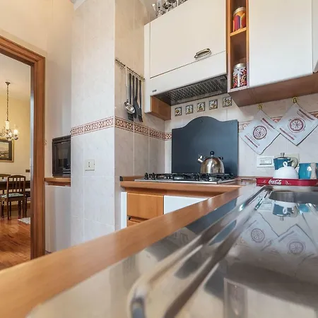 Domus Aurea & Colosseo Sweet Flat Apartment